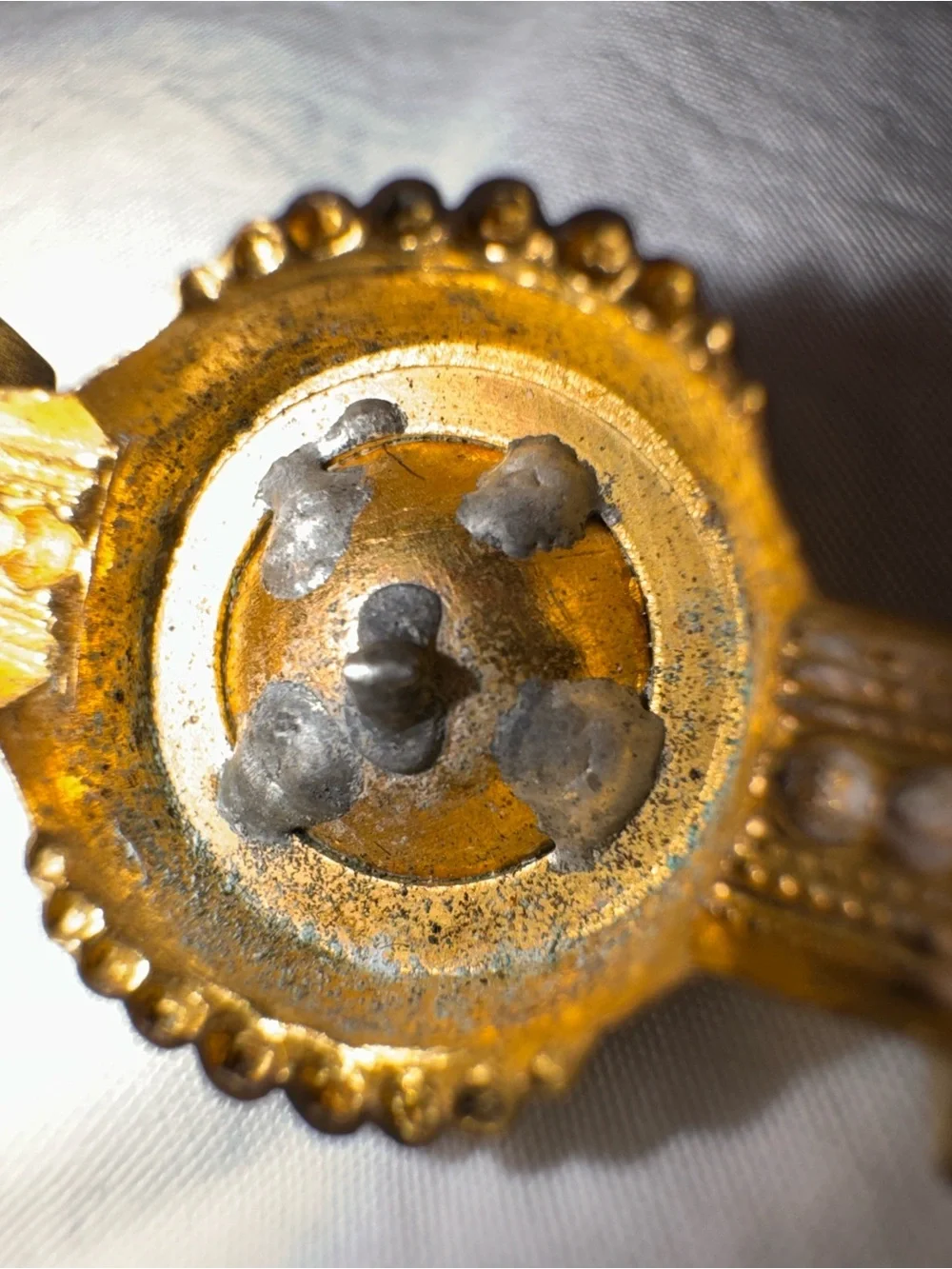 Fits all Criteria for (1837–1901) Victorian Gold-Tone Decorative Bar Brooch
